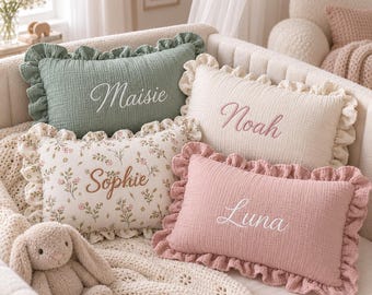 Cuscino con volant ricamato personalizzato, cuscino per la cameretta con il nome del bambino, cuscino decorativo per la cameretta, ricordo del neonato e regalo per baby shower.