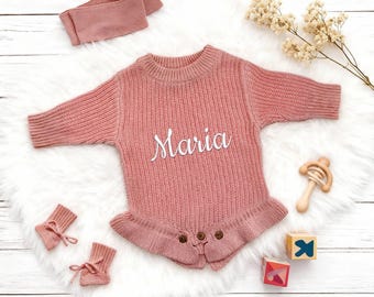 Spersonalizowany haftowany kombinezon niemowlęcy, dzianinowy kombinezon z falbanką i imieniem dziecka, prezent na baby shower, kombinezon dla noworodka, prezent na pierwsze urodziny