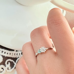 Sterling Silver Daisy Ring: Adjustable Floral Band, Nature-Inspired