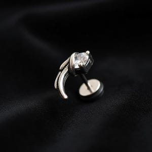 Örhänge i rostfritt stål med vinge och kubisk zirkonia med skruv: Ängelvinge, brosk, tragus helix piercing, present till henne Pair of studs