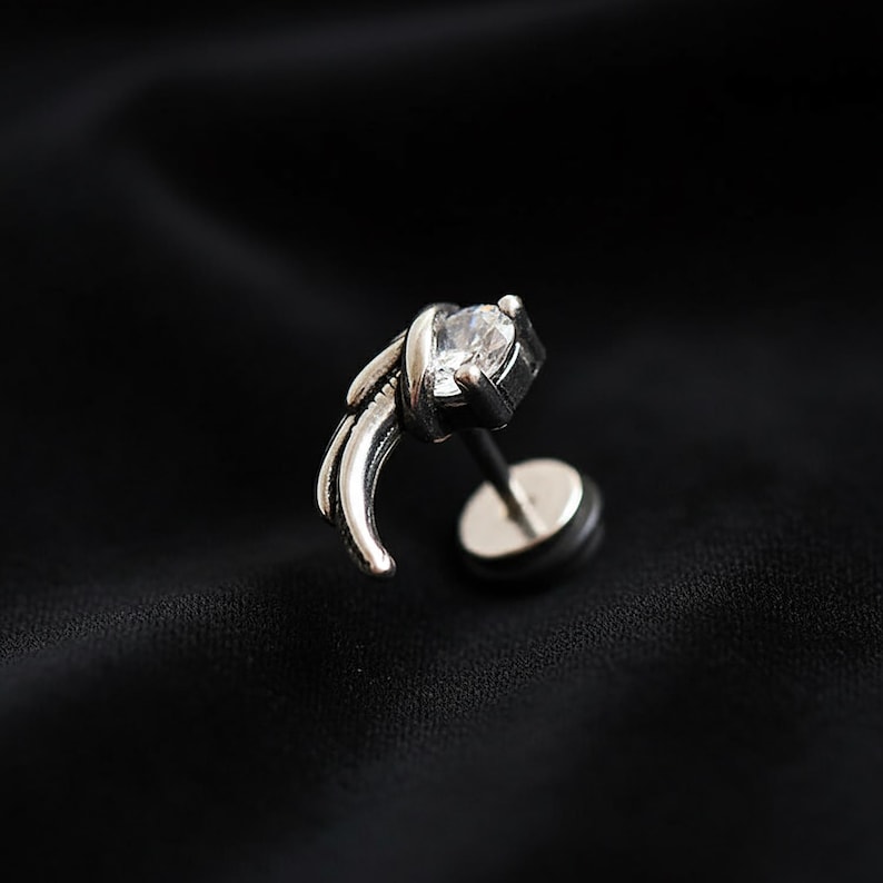 Örhänge i rostfritt stål med vinge och kubisk zirkonia med skruv: Ängelvinge, brosk, tragus helix piercing, present till henne Pair of studs