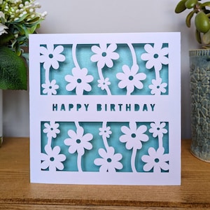 Carte d'anniversaire pop-up 3D avec fleurs