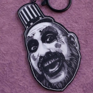 Horror Captain Keychain – Spaulding Inspired Charm, 1000 Corpses Cult Horror Keychain zombie fan