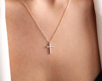 Collar de cruz de diamantes, collar de cruz de oro, joyería cristiana, collar de cruz delicado, regalo del Día de la Madre, regalo personalizado para ella, regalo para mamá