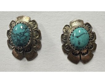 Zuni Lawrence Ohmsatte Sterling Silver Kingman Turquoise Scalloped Stud Earrings