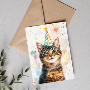 トラ猫の誕生日カード - パーティーハットをかぶったかわいい猫、印刷可能な水彩画のペットグリーティングカード、面白い動物カード、猫好きへのギフト、テキスト入り
