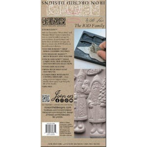 Peut inclure: Un moule en silicone pour loisirs créatifs de Iron Orchid Designs, avec un emballage rectangulaire marron, du texte noir et un QR code. Le produit comprend un plateau de moulage noir et deux figurines de Père Noël moulées de couleur claire.