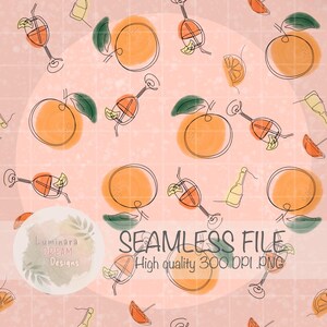 Könnte beinhalten: Nahtloses Muster mit Orangenscheiben, Cocktails und Flaschen im Line-Art-Stil. Das Design umfasst orangefarbene und grüne Akzente auf einem hellrosa Hintergrund mit einem Rastermuster. Der Text "SEAMLESS FILE" ist ebenfalls vorhanden.