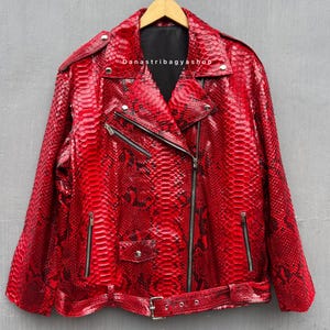 Jaqueta de couro de píton vermelha: Jaqueta de motociclista em pele de cobra autêntica, feita à mão com luxo para unissex.