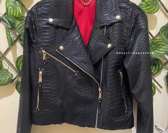 Czarna matowa, skórzana kurtka motocyklowa z Pythonem: luksusowa kurtka z wężowej skóry dla kobiet