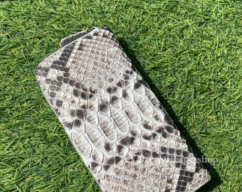 Portefeuille zippé en cuir de python gris : portefeuille pour femme en peau de serpent exotique