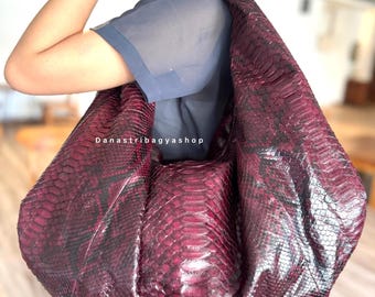 Sac hobo en cuir de python véritable : Sac cabas souple bordeaux de luxe