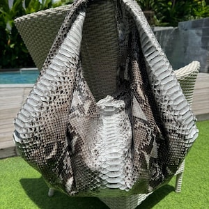 Bolso hobo grande de piel de pitón hecho a mano: bolso de hombro extragrande de lujo con estampado de piel de serpiente.
