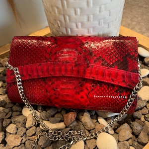 Rode leren crossbodytas van pyhton: luxe avondportemonnee, slangenleer damesportemonnee