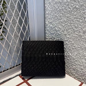Portefeuille à deux volets en cuir de python noir : Portefeuille homme en peau de serpent exotique
