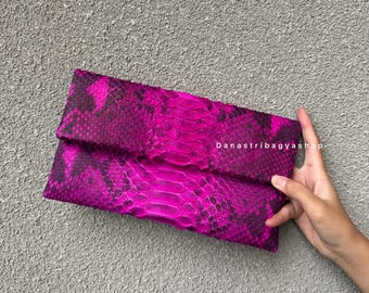 Pinkfarbene Python-Clutch: Luxuriöse Handtasche aus Schlangenleder mit Überschlagschutz – Damengeldbörsen