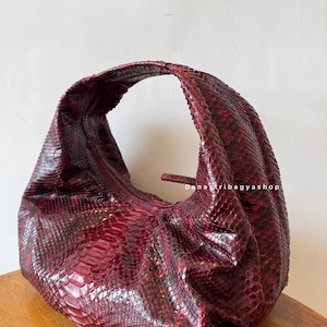 Rode python leren zachte kleine hobo-tas; luxe slangenleer handtas: damestas