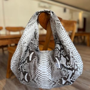 Sac hobo en cuir de python - Sac à bandoulière de luxe en peau de serpent fait main, grand fourre-tout souple et souple pour femme