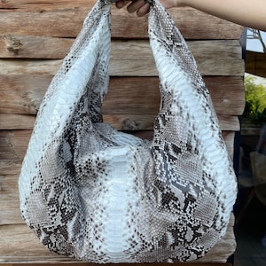 Weiche große Hobo Bag aus echtem Pythonleder