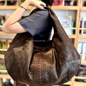 Borsa a tracolla grande e morbida in pelle di pitone, realizzata a mano in vera pelle, borsa boho oversize, regalo per donna