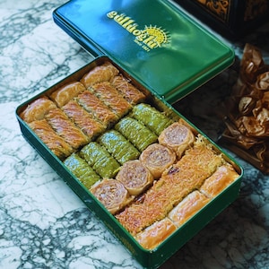 Gulluoglu Assorted Turkish Baklava 25 pieces (1.76lb - 800gr),tin box, daily fresh shipment from Istanbul/Turkey