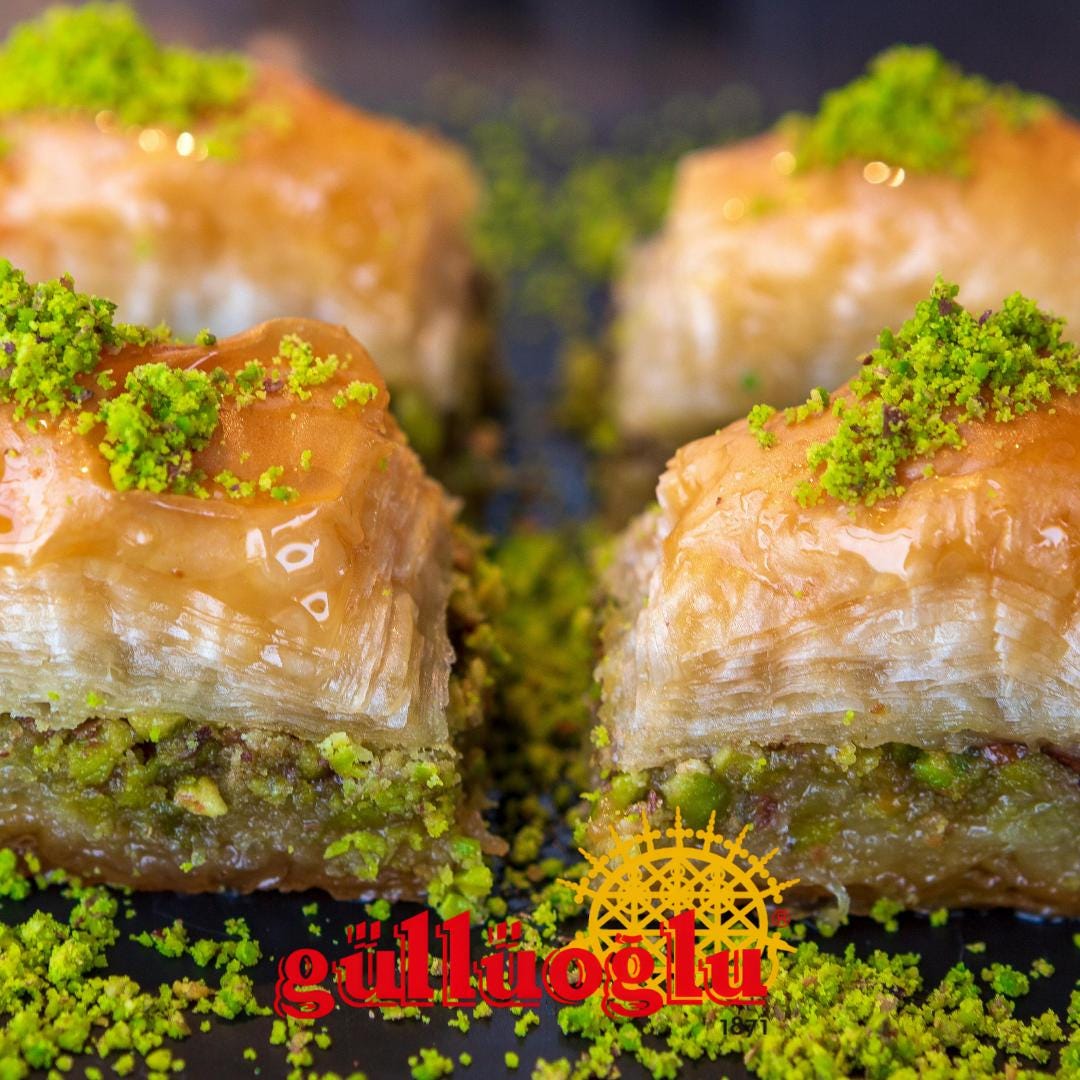 Gulluoglu Vegan Baklava with Pistachio, 28 pieces, (2.2lb - 1000gr),  daily fresh shipment from Istanbul/Turkey