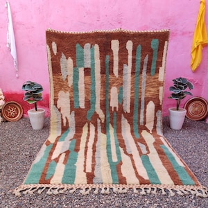 Handmade Beni Mrirt Rug: Abstract Berber Moroccan Shaggy Carpet