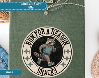 Camiseta divertida para correr, camiseta divertida de snacks, camiseta de mapache salvaje para correr, camiseta de snacks "Corre por una razón", camiseta para trotar, camiseta de entrenamiento para maratón