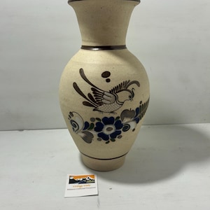 Vase en poterie mexicaine Tonala | Fini texturé sable | Motif floral et oiseau peint à la main | Décoration d&#39;art populaire rustique | millésime Mexique | 11 pouces