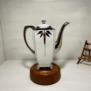 Cafetera de porcelana blanca y plateada Art Déco / Motivo de abanico con brillo plateado de 1933 / Tetera estilo rascacielos vintage / Decoración de cocina modernista de la década de 1930