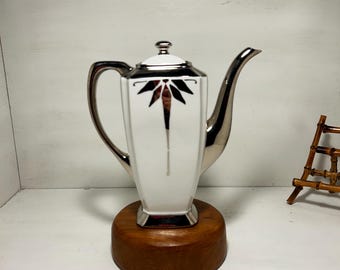 Cafetera de porcelana blanca y plateada Art Déco / Motivo de abanico con brillo plateado de 1933 / Tetera estilo rascacielos vintage / Decoración de cocina modernista de la década de 1930