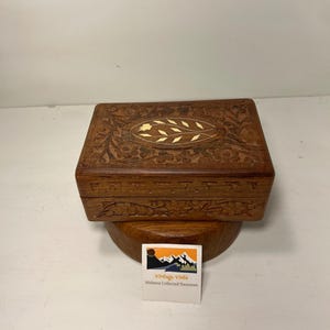 Caja de madera tallada vintage / Joyero de madera tallada a mano con intrincado diseño floral / Joyero de recuerdo / Decoración bohemia / Regalo