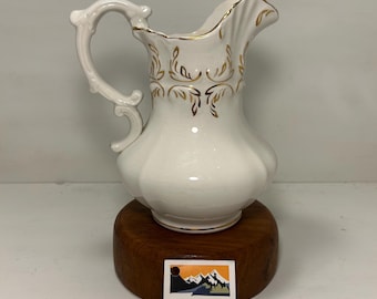 Jarra vintage con detalles dorados / Lechera de cerámica / Decoración cottagecore / Jarrón pequeño / Elegante / Gran Millennial / Cerámica coleccionable