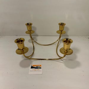 Candelabro vintage de quarteto de latão | Castiçal curvo de latão com 4 braços de meados do século para velas cônicas | Decoração elegante de mesa em latão MCM