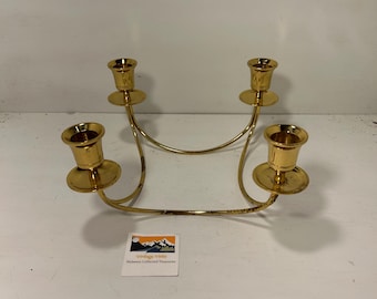 Candelabro de latón vintage de cuarteto / Candelabro curvo de latón de mediados de siglo con cuatro brazos para velas cónicas / Elegante decoración de mesa de latón MCM