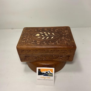 Caja de madera tallada vintage / Joyero de madera tallada a mano con intrincado diseño floral / Joyero de recuerdo / Decoración bohemia / Regalo