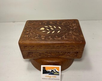 Caja de madera tallada vintage / Joyero de madera tallada a mano con intrincado diseño floral / Joyero de recuerdo / Decoración bohemia / Regalo