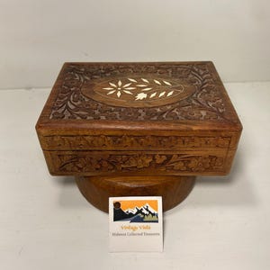 Caja de madera tallada vintage / Joyero de madera tallada a mano con intrincado diseño floral / Joyero de recuerdo / Decoración bohemia / Regalo