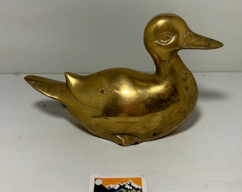Figura de pato de latón / Decoración moderna de mediados de siglo / Pájaro de latón macizo / Pisapapeles MCM / Adorno de estante retro / Arte de vida silvestre