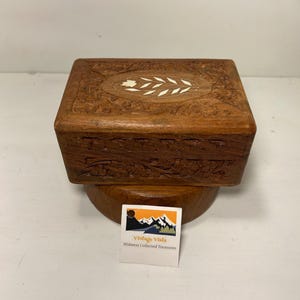 Caja de madera tallada vintage / Joyero de madera tallada a mano con intrincado diseño floral / Joyero de recuerdo / Decoración bohemia / Regalo