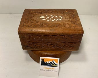 Caja de madera tallada vintage / Joyero de madera tallada a mano con intrincado diseño floral / Joyero de recuerdo / Decoración bohemia / Regalo