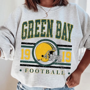 Green Bay Trendy Crewneck Vintage 80s Retro Style Football Fan Gift Sweatshirt for Game Day Womens Mens Tailgate Shirt