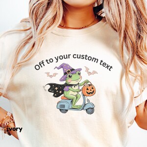 Anpassad Halloween Groda Komfortfärger T-shirt Personlig Häxa Groda på Scooter T-shirt Söt Spöklik Säsong Pumpa Fladdermus Grafisk T-shirt Weirdcore T-shirt