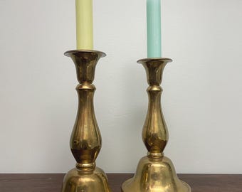 Ensemble de 2 bougeoirs vintage de style balustre en laiton massif