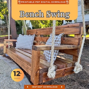 Op de afbeelding: Een houten bankschommel met de tekst "Bench Swing" in een decoratief lettertype. De schommel heeft een natuurlijke houten afwerking en is opgehangen aan dikke touwen. Twee geruite kussens liggen op de bank. De afbeelding bevat ook de tekst "12+ pagina's" en "Direct downloaden."