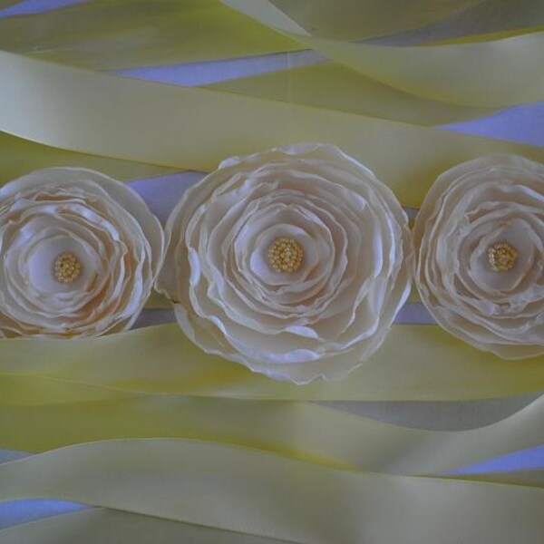 The poppy flower ribbon belt in soft yellow