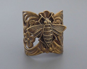Vintage Jewelry - Vintage Ring - Bee Ring - Bug Jewelry - Adjustable Ring - Brass Ring - Chloe&#39;s Vintage handmade jewelry -