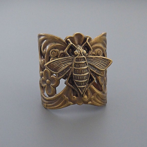 Vintage Jewelry - Vintage Ring - Bee Ring - Bug Jewelry - Adjustable Ring - Brass Ring - Chloe's Vintage handmade jewelry -
