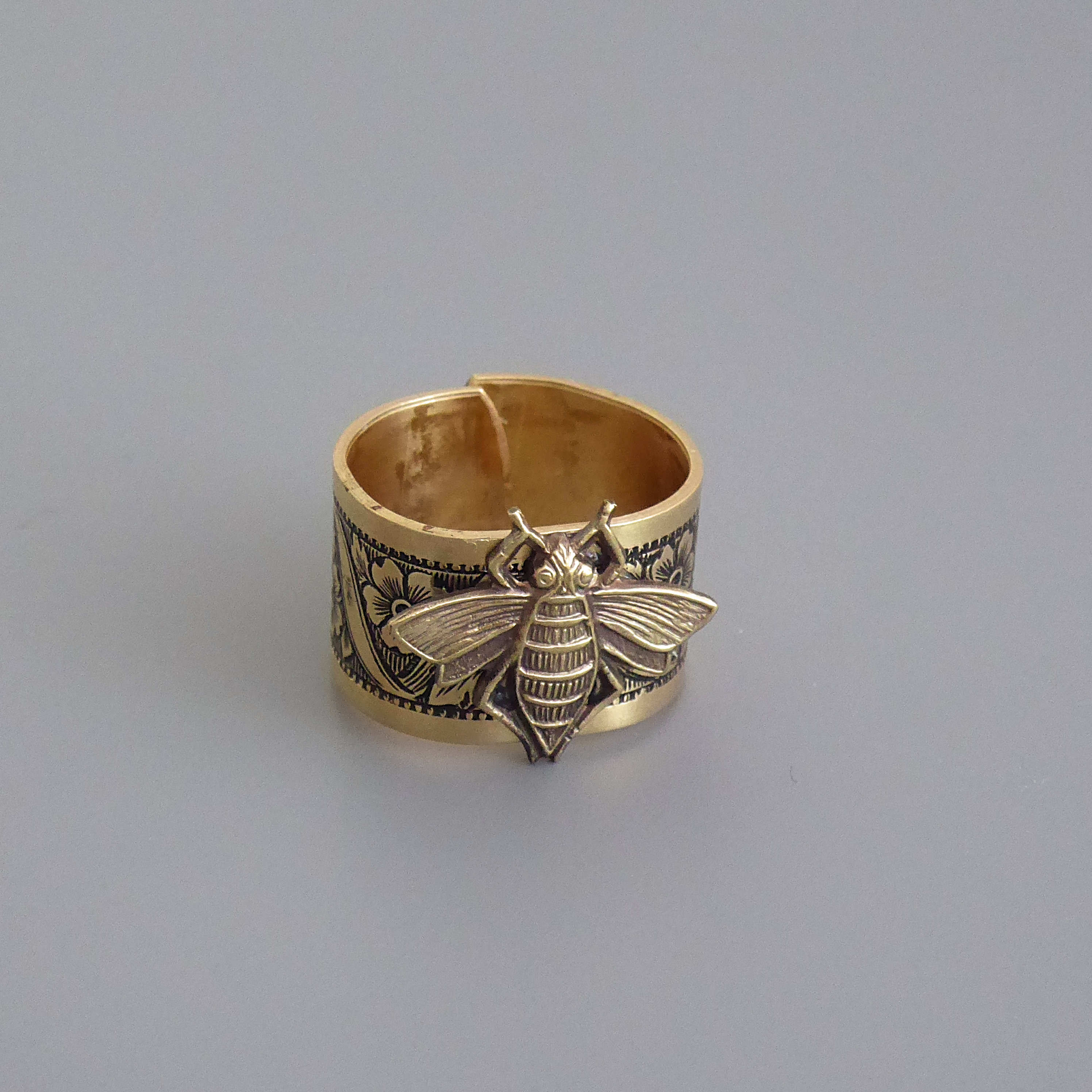 Vintage Jewelry - Vintage Ring - Bee Ring - Flower Ring - Cute Ring - Adjustable Ring - Brass Ring - Chloe&#39;s Vintage handmade jewelry
