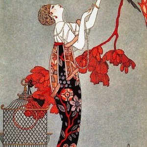 Peut inclure: Une femme v&ecirc;tue d'une robe &agrave; motifs noirs et rouges avec un oiseau perch&eacute; sur une branche au-dessus d'elle. Elle porte un collier de perles et tient une cage &agrave; oiseaux.